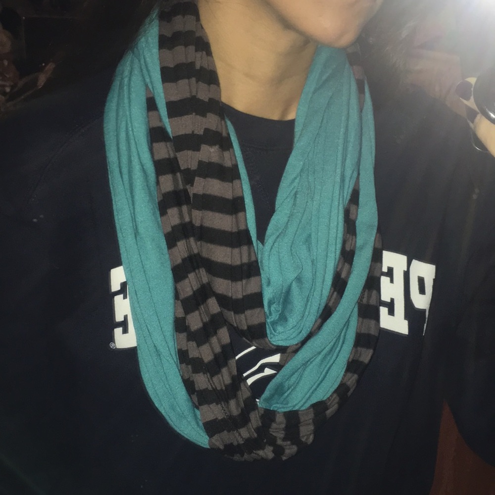 Two colored Infinity scarf - Picture 2 of 3